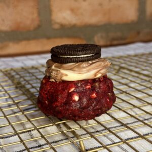 Red Velvet con Crema y Oreo